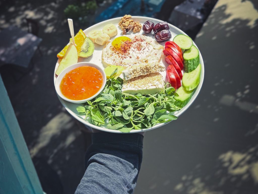 فنجان قهوه در کافه حوالی